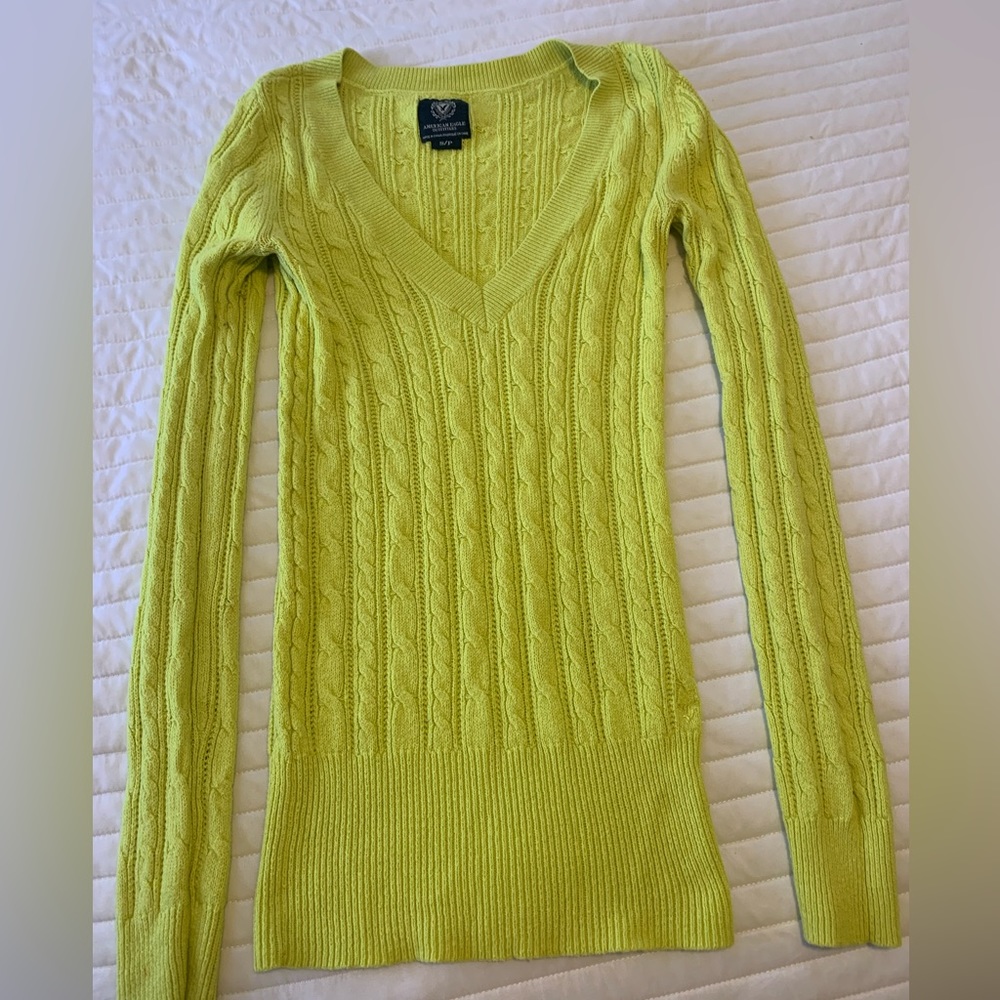 Y2K women’s American Eagle cable knit sweater.